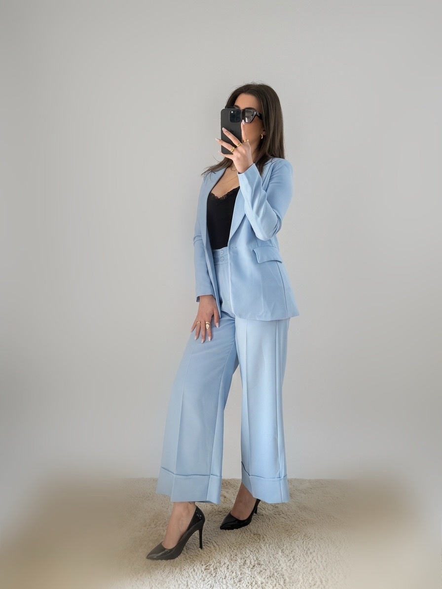 Tailleur Azzurro Polvere "Glejo" – Eleganza Contemporanea Made in Italy