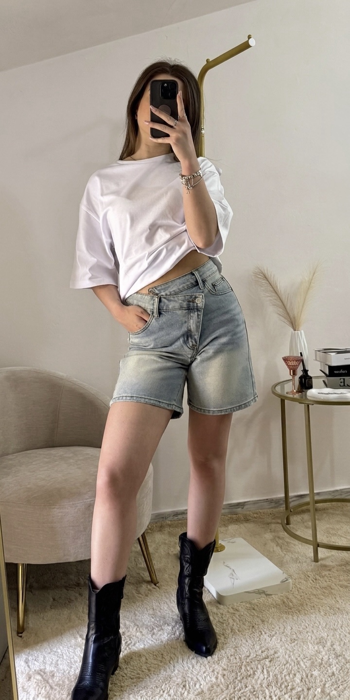 Shorts in Denim Light Blue con Chiusura Incrociata "Asymmetric Design"