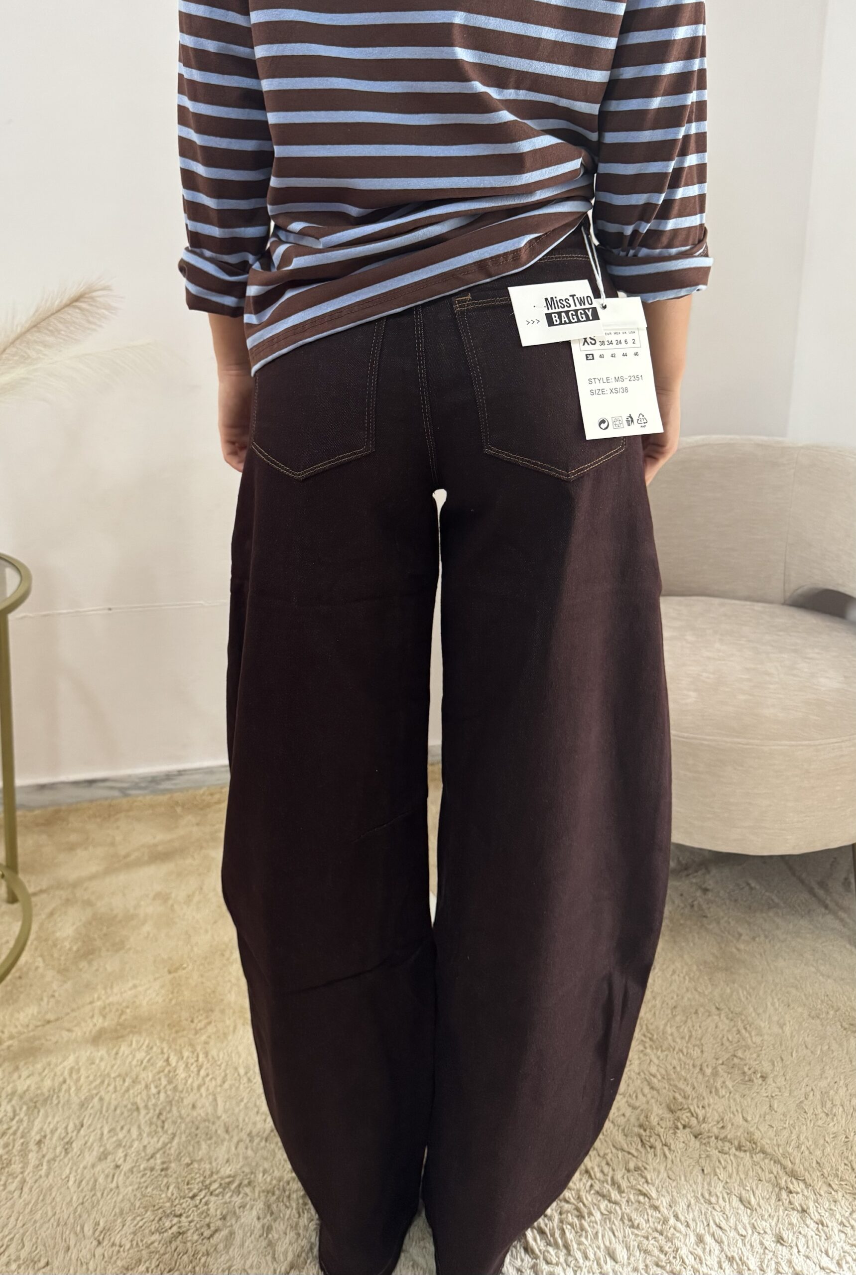 Jeans Barrel Leg a Vita Alta Marrone Cioccolato – - immagine 2