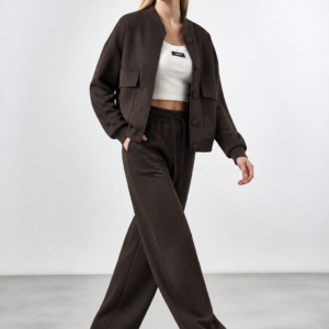 Completo Casual-Chic in Felpa Marrone (Giacca Bomber e Pantalone Palazzo)