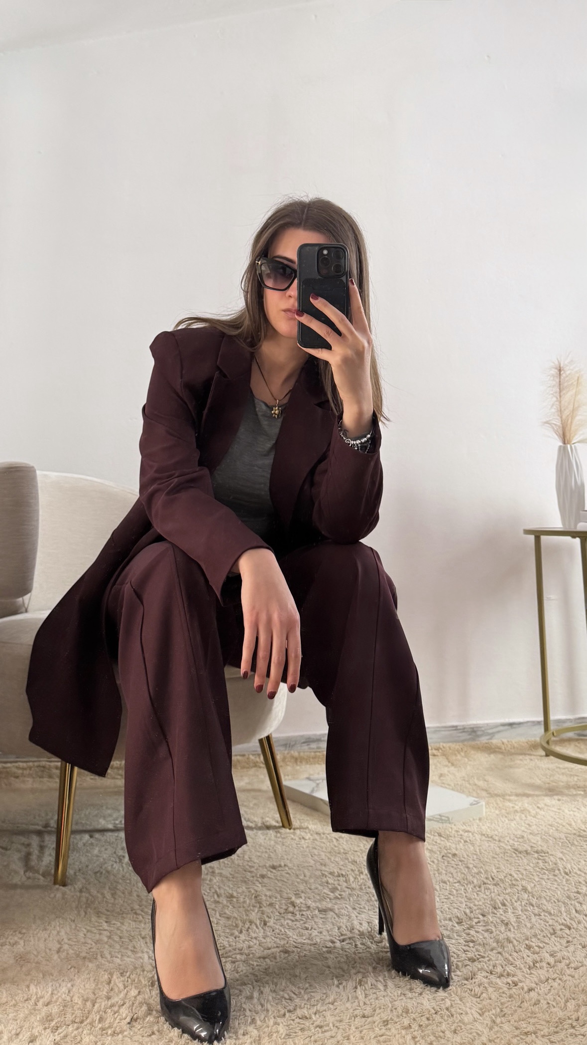 Tailleur Burgundy Oversize – Eleganza Contemporanea e Versatilità Senza Limiti - immagine 2